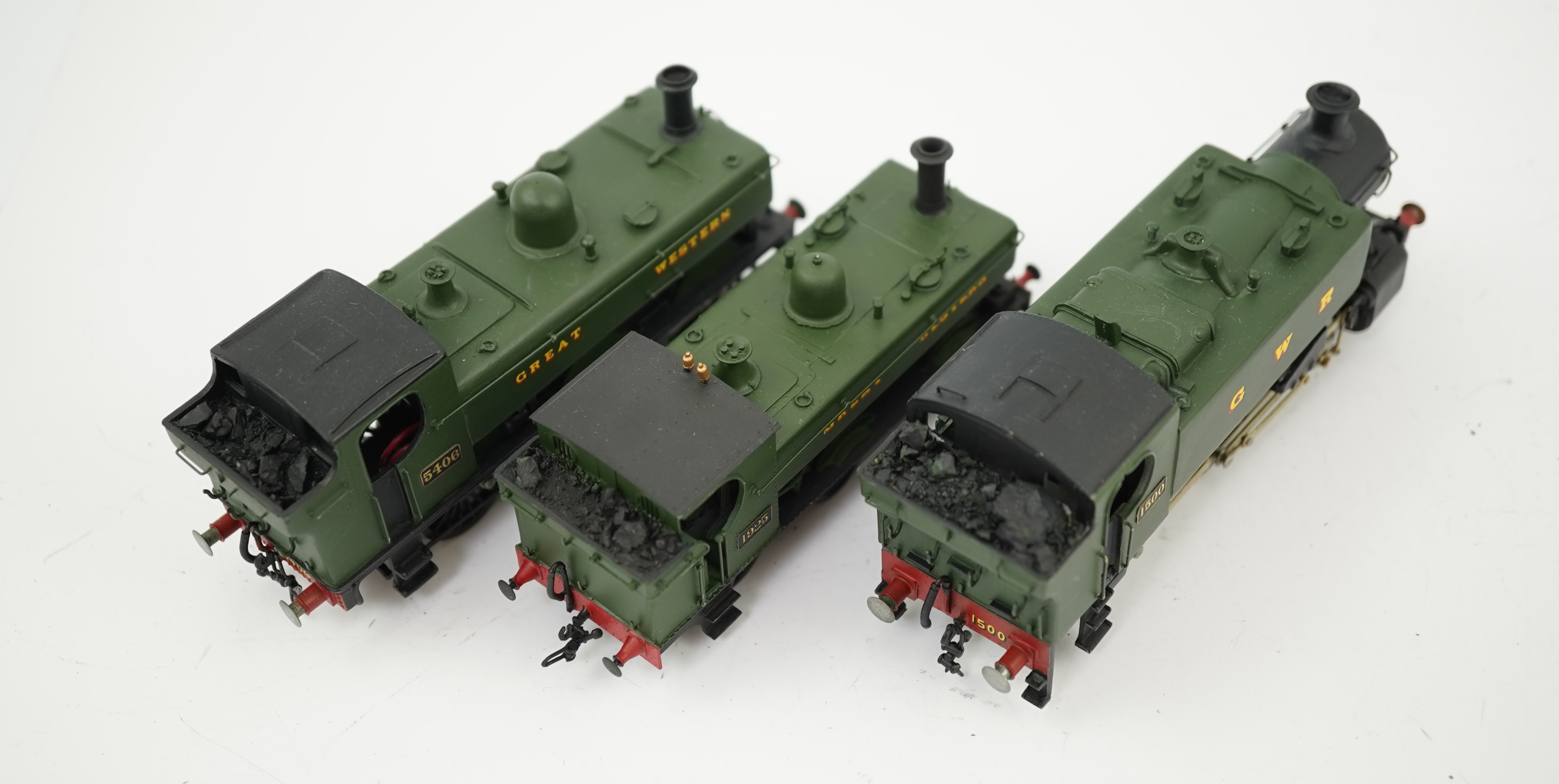Three 00 gauge brass and white metal kit built GWR tank locomotives; a 15xx class 0-6-0T, 1500, together with an 54xx class 0-6-0PT, 5406, and a 19xx class 0-6-0PT, 1925, all constructed, painted and lined to a high stan